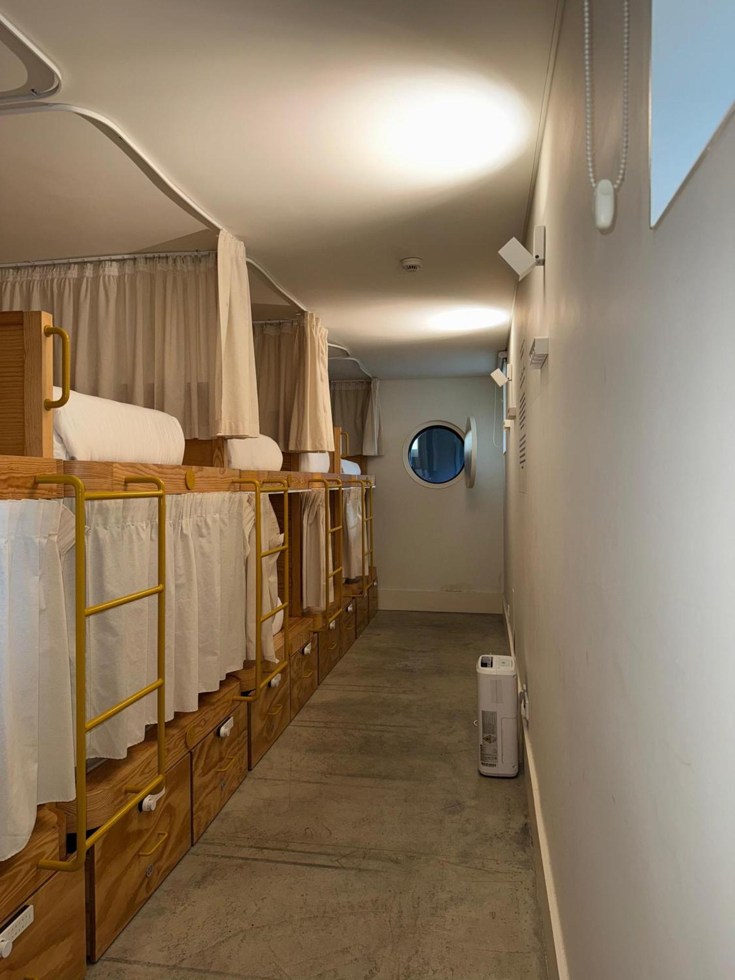 Surf & Sea Suites Parede Exterior photo